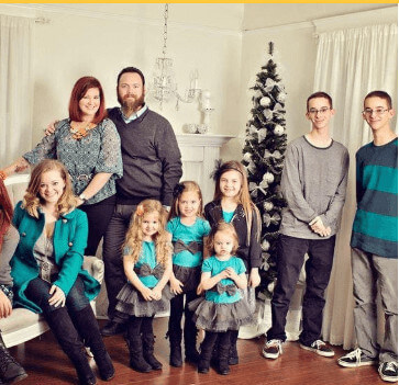 Elliette with her parents and siblings